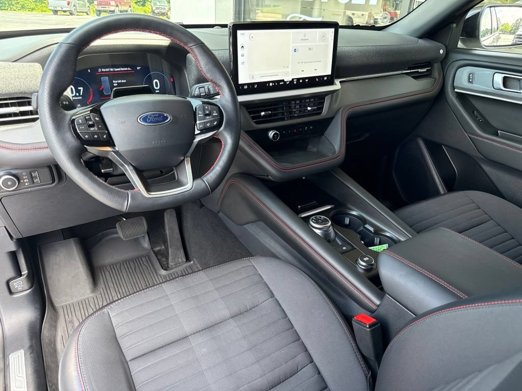 Used 2025 Ford Explorer ST-Line w/ ST-Line Street Pack AWD/4WD image 21