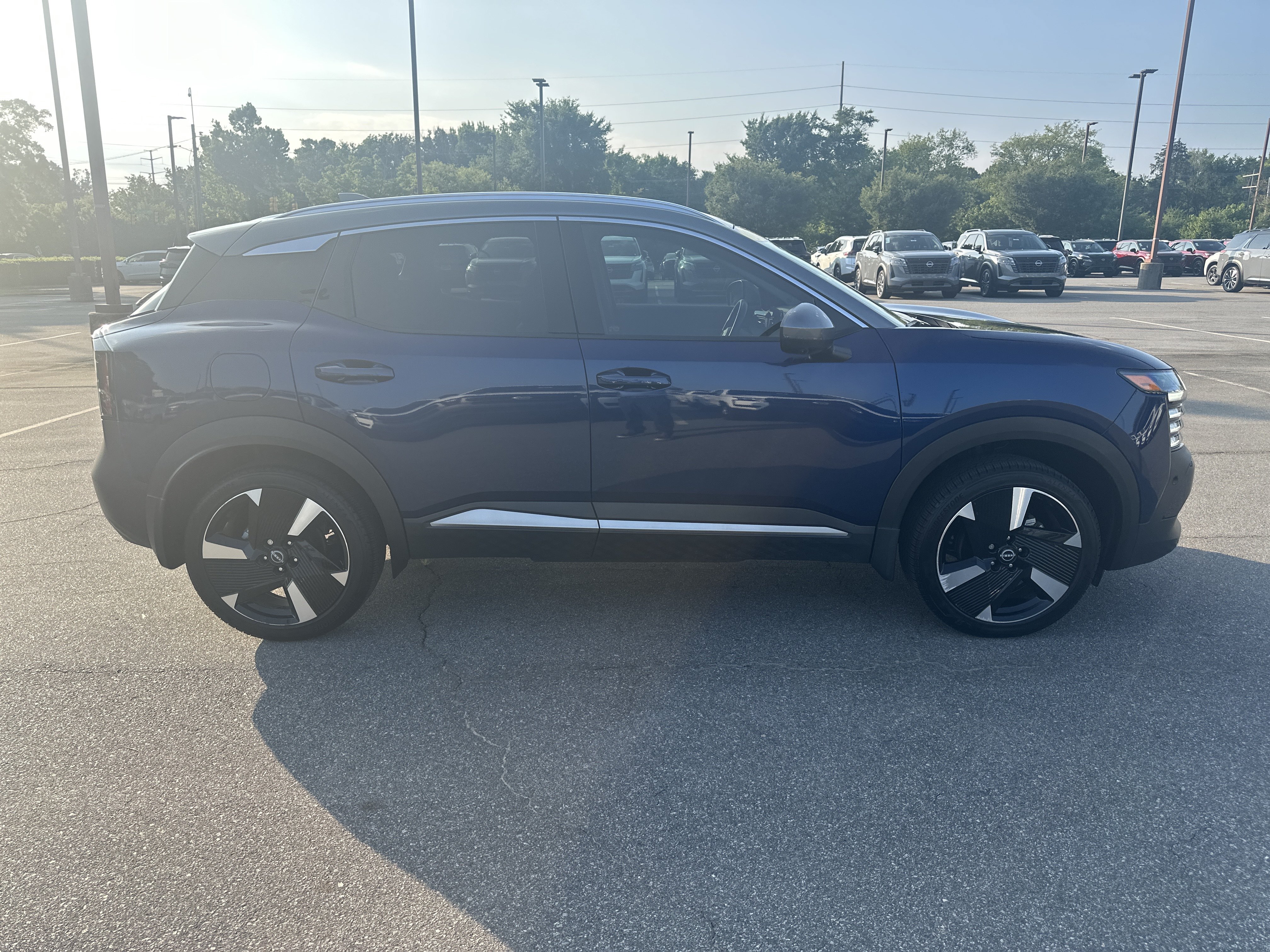 Certified 2025 Nissan Kicks SR FWD image 4