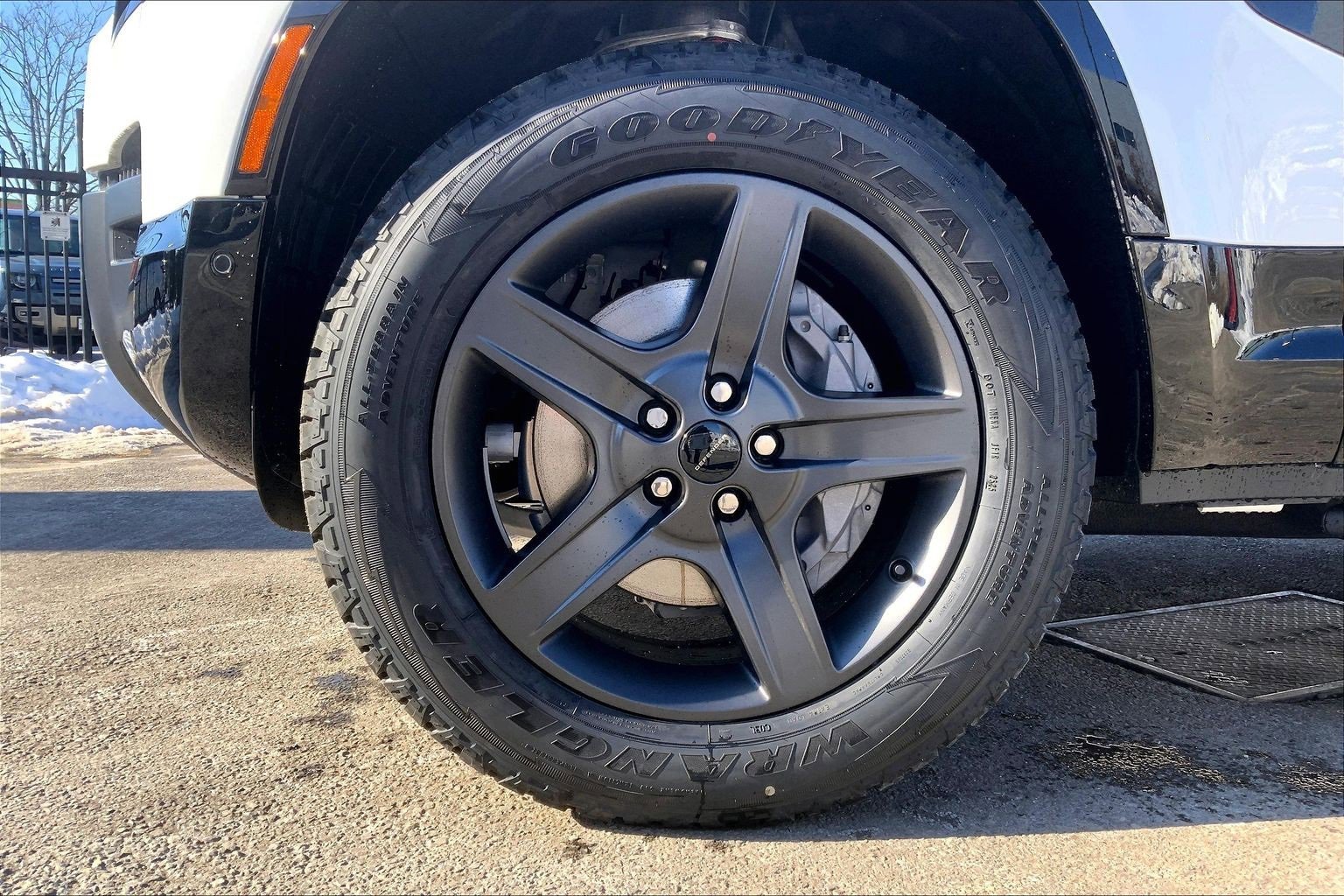 New 2026 Land Rover Defender 110 X-Dynamic SE image 11