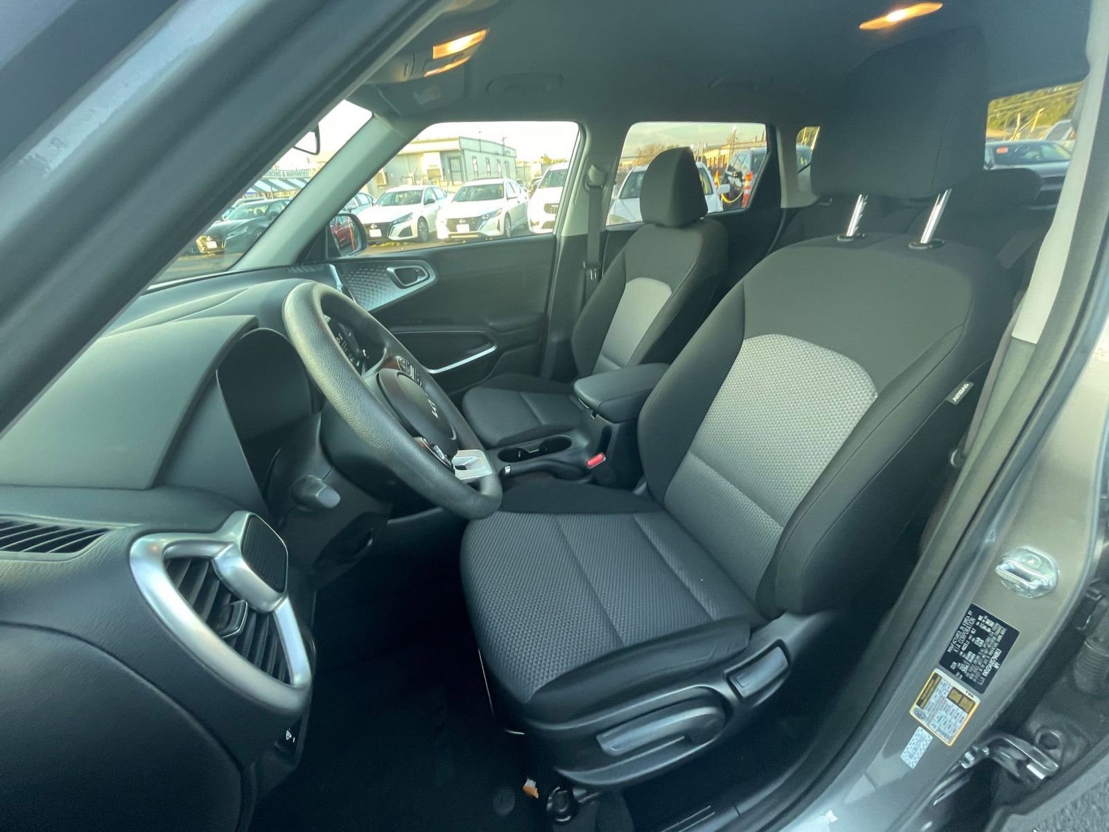 Used 2025 Kia Soul LX w/ LX Technology Package FWD image 34