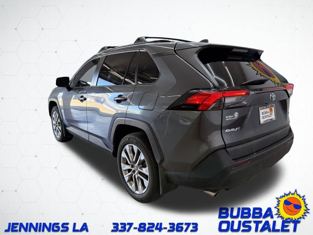 Used 2022 Toyota RAV4 XLE Premium image 3