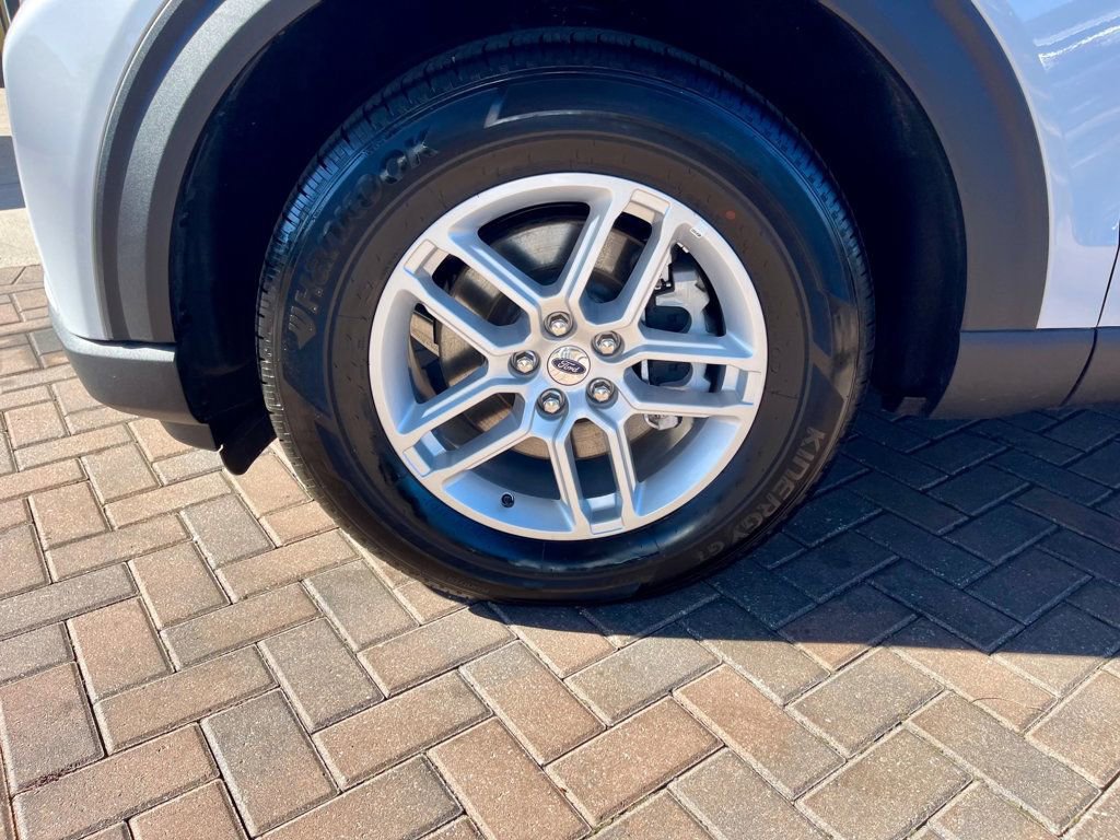 Used 2025 Ford Explorer Active image 10