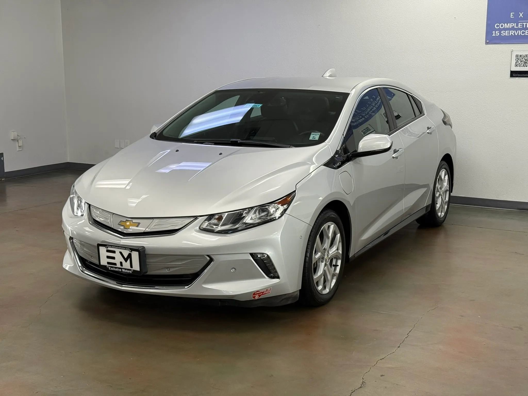 Used 2017 Chevrolet Volt Premier w/ Driver Confidence II Package image 4
