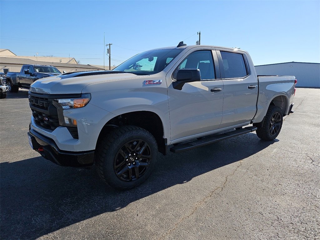 New 2026 Chevrolet Silverado 1500 Custom Trail Boss w/ LPO, Dark Essentials Package