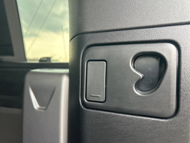 Used 2024 Land Rover Defender 110 S image 10