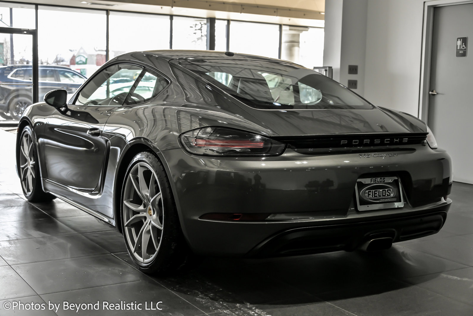 Used 2023 Porsche 718 Cayman T w/ Sport Chrono Package image 9