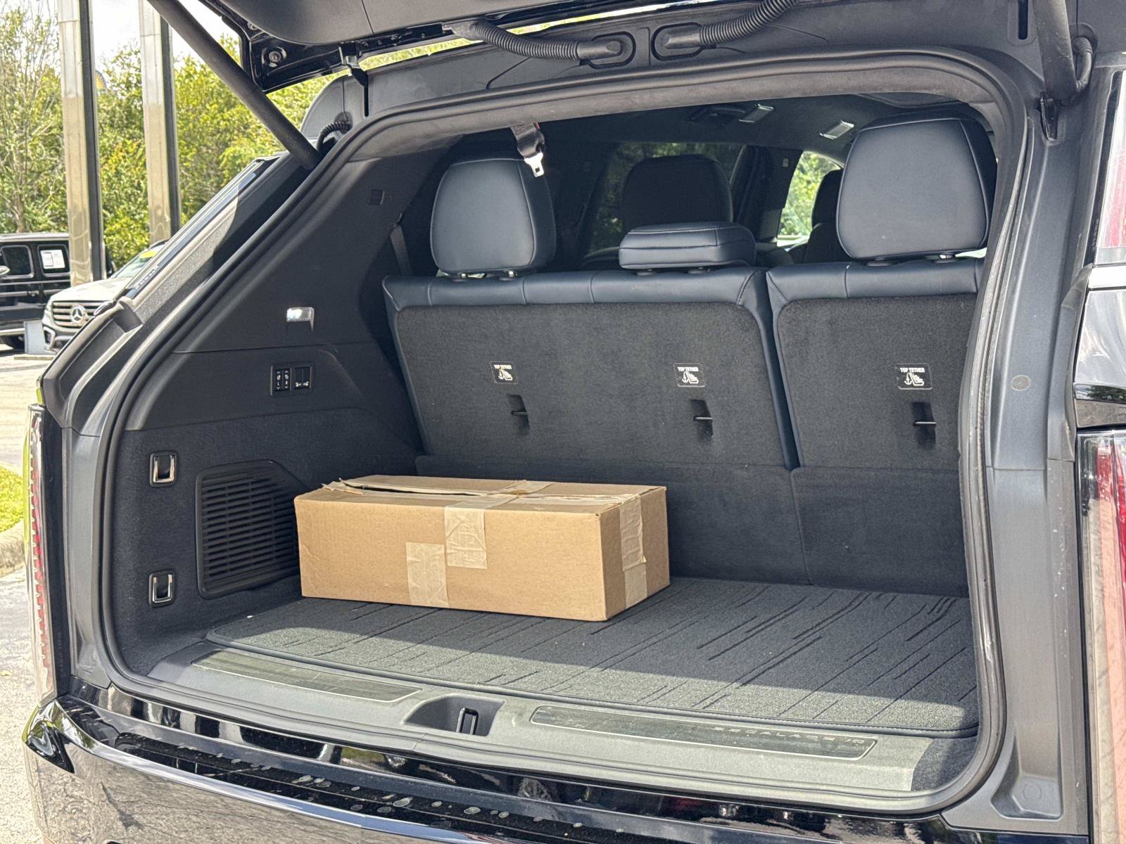 Certified 2025 Cadillac Escalade IQ Luxury 2 w/ LPO, Premium Carpet Package AWD/4WD image 29