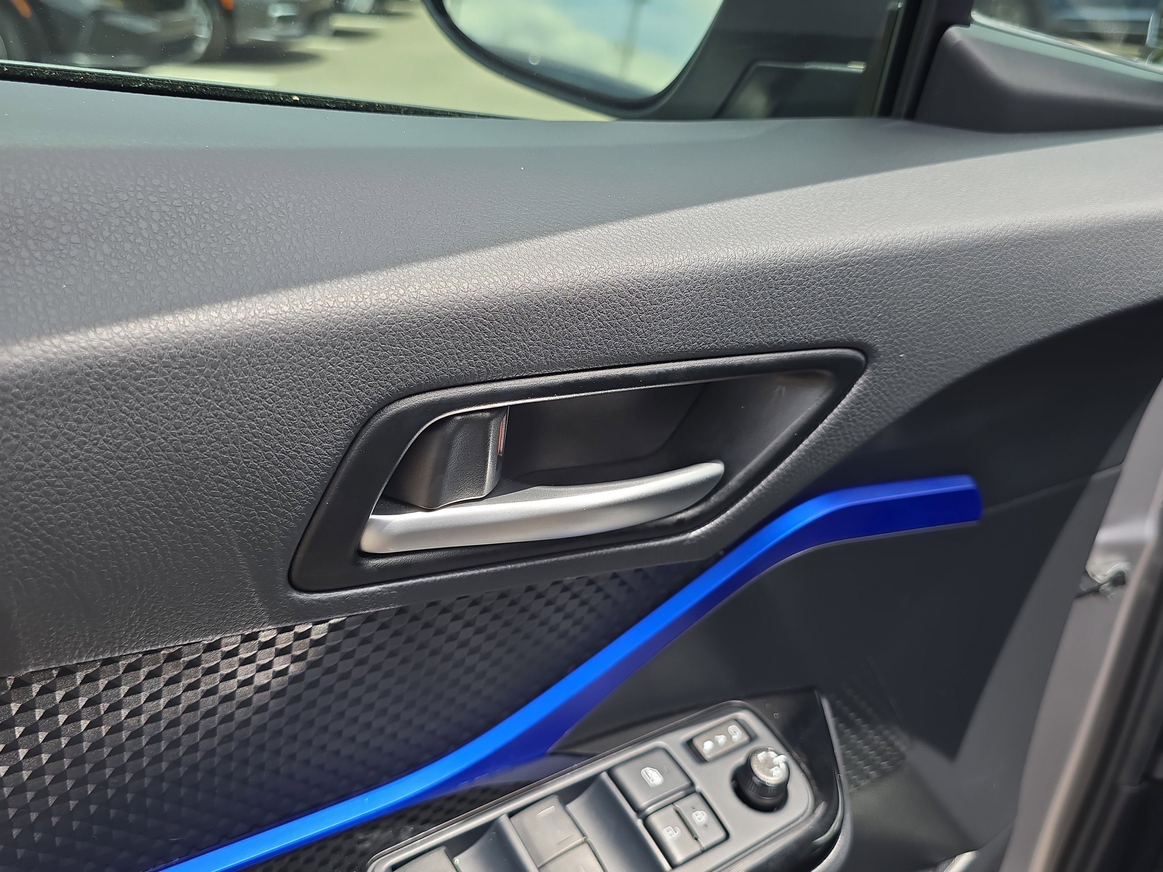 Used 2020 Toyota C-HR XLE FWD image 18