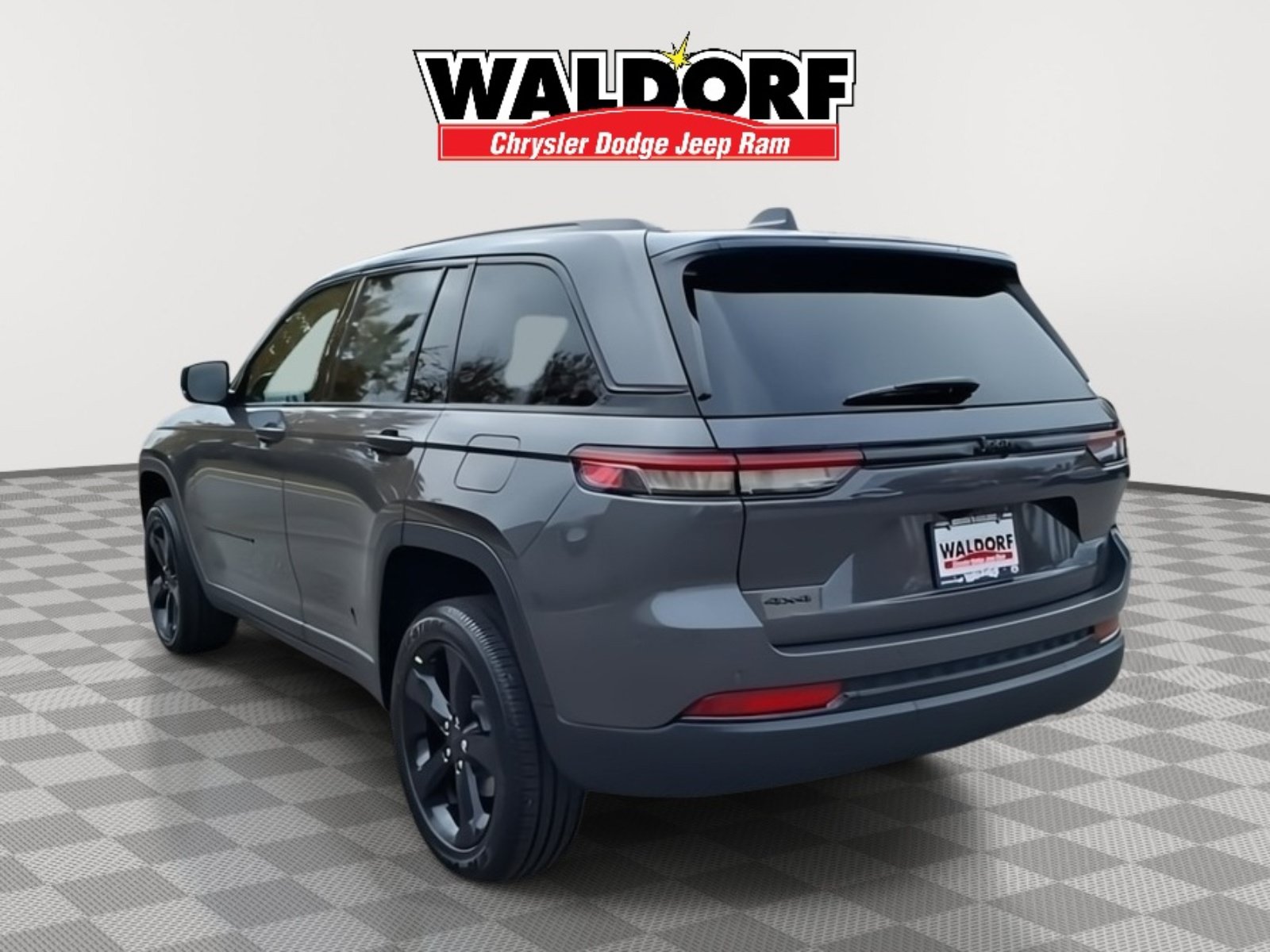 Used 2025 Jeep Grand Cherokee 4WD image 5