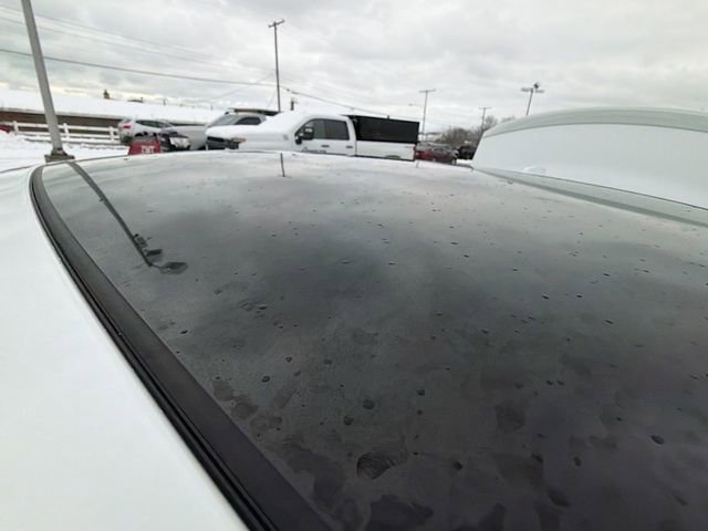 Used 2018 Jaguar XE S image 23