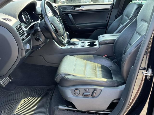 Used 2017 Volkswagen Touareg Wolfsburg Edition AWD/4WD image 13
