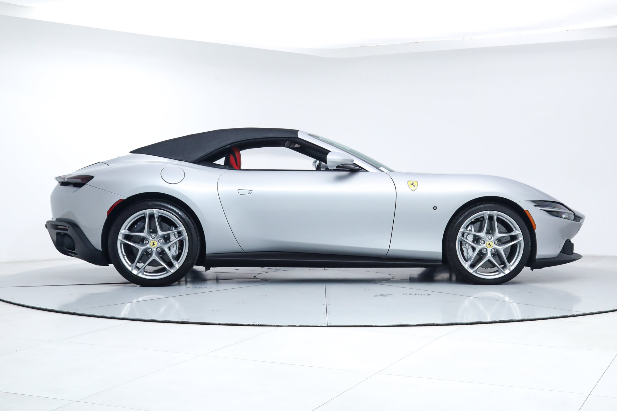 Certified 2026 Ferrari Roma Spider RWD image 11