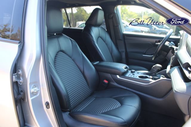 Used 2025 Toyota Highlander XSE AWD/4WD image 11