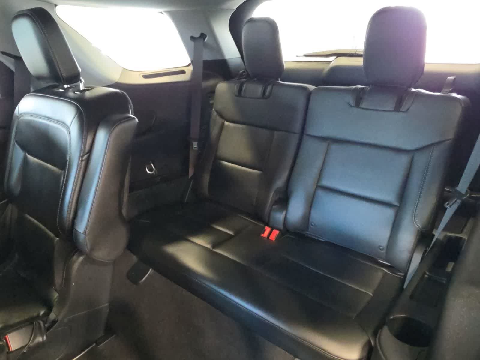 Used 2024 Ford Explorer XLT w/ Equipment Group 202A AWD/4WD image 30