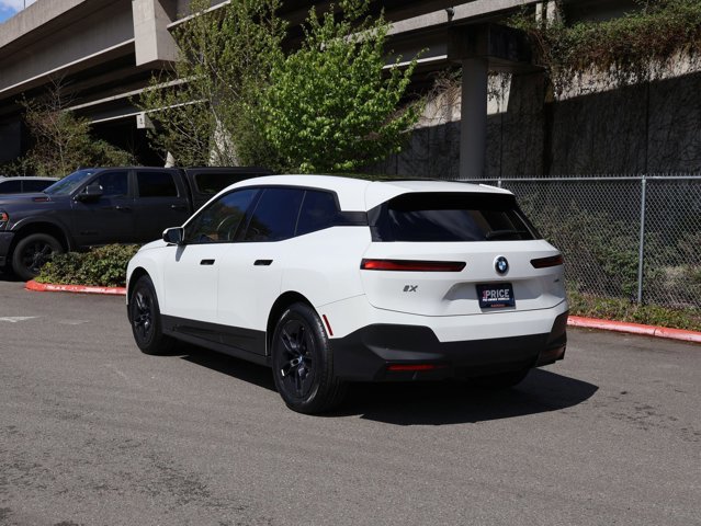 Used 2023 BMW iX xDrive50 w/ Premium Package image 10