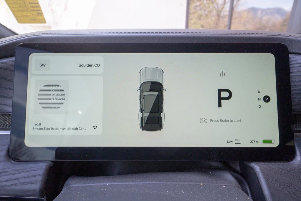 Used 2024 Rivian R1S Adventure image 13