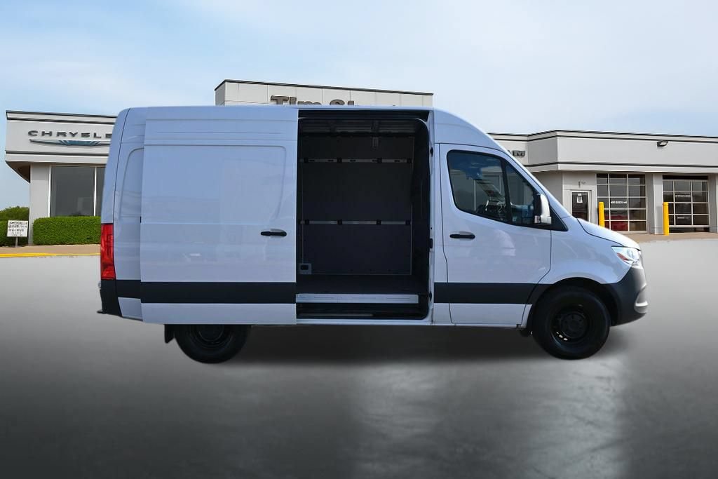 Used 2025 Mercedes-Benz Sprinter 2500 image 9