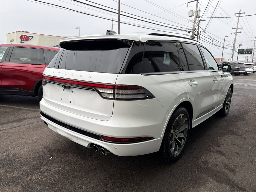 New 2025 Lincoln Aviator AWD w/ Jet Appearance Package image 3