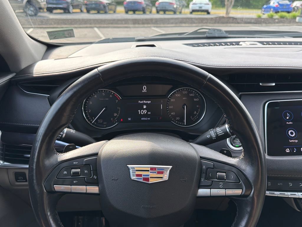 Certified 2022 Cadillac XT4 Luxury w/ Driver Awareness Package FWD image 5
