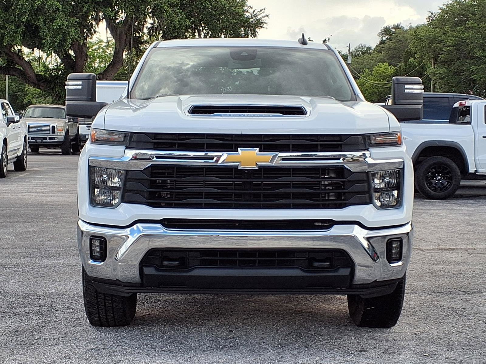 Used 2024 Chevrolet Silverado 2500 LT w/ All Star Edition AWD/4WD image 2
