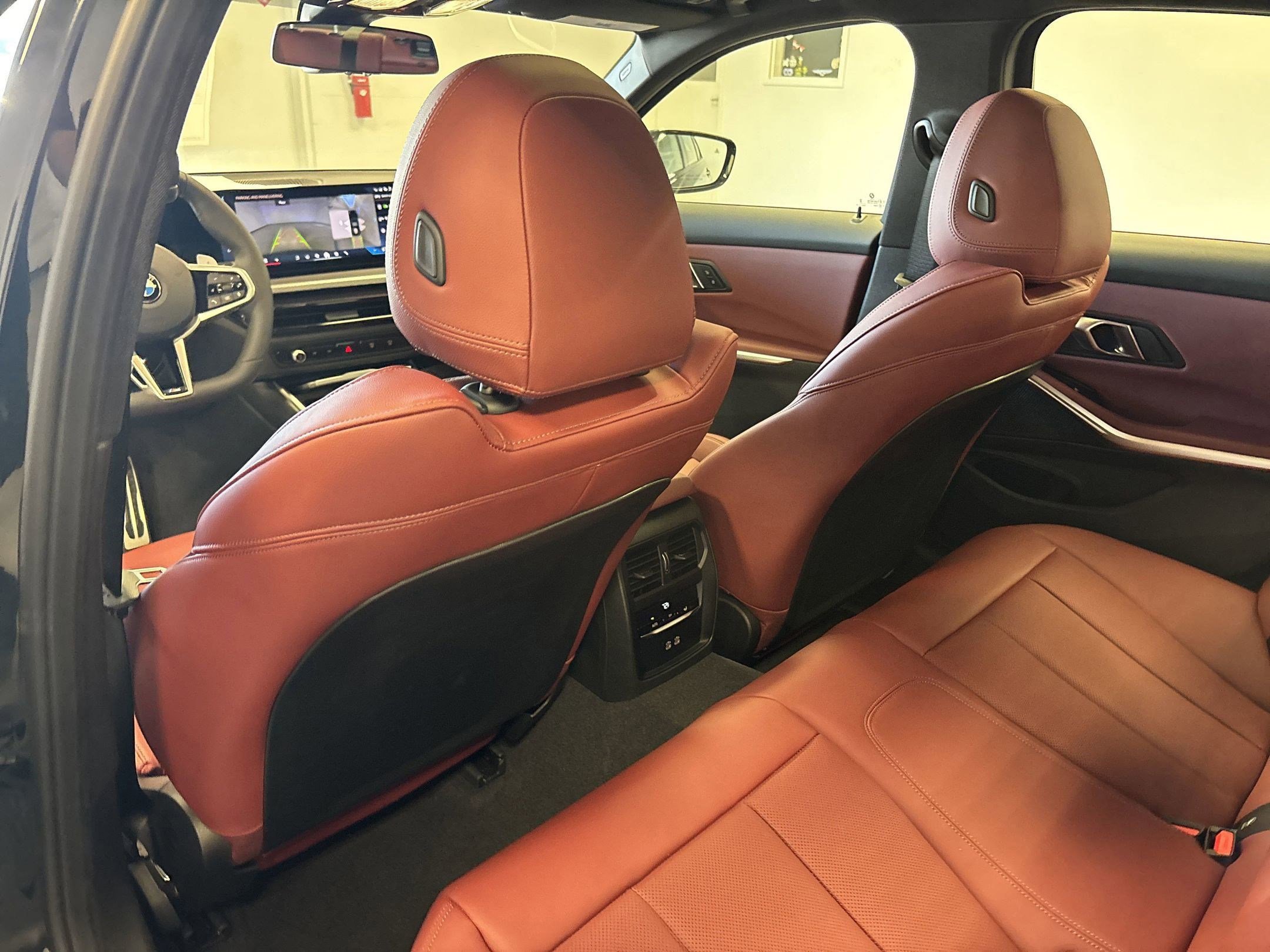 Used 2025 BMW 330i Sedan w/ M Sport Package image 29