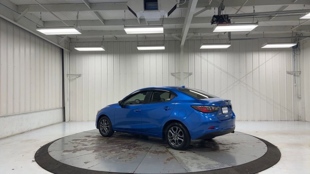 Used 2019 Toyota Yaris XLE image 6