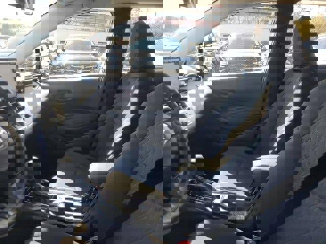 Used 2022 Toyota Corolla LE image 16