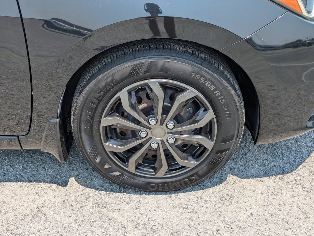 Used 2020 Nissan Versa S FWD image 10