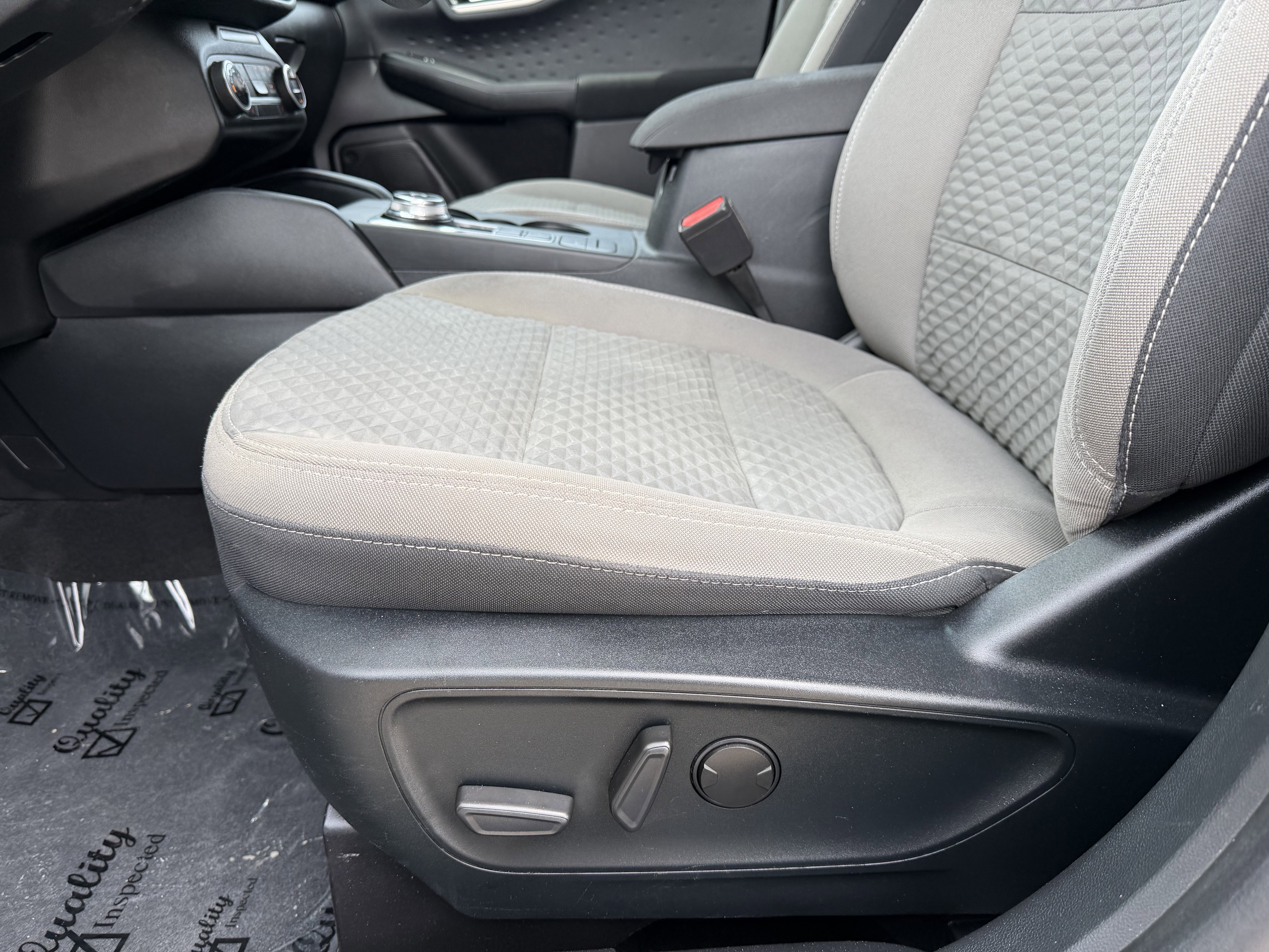 Used 2020 Ford Escape SE FWD image 28