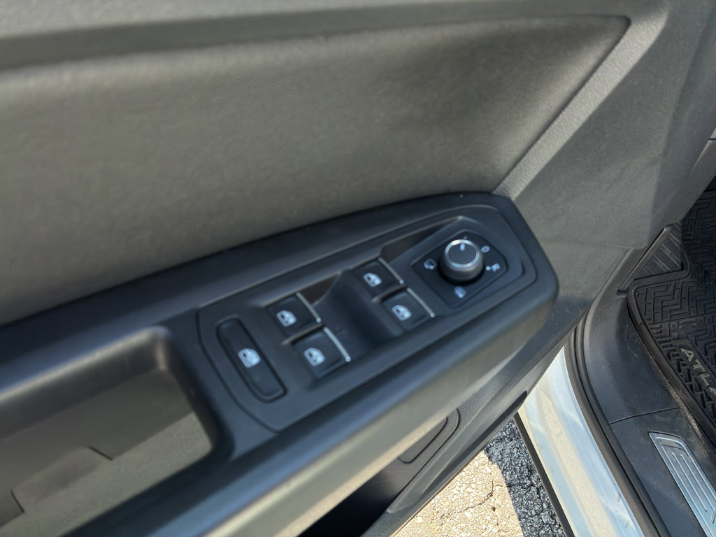 Used 2018 Volkswagen Atlas SEL Premium image 14