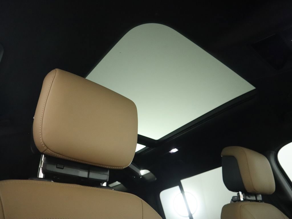 New 2026 Land Rover Defender 110 X-Dynamic SE image 20