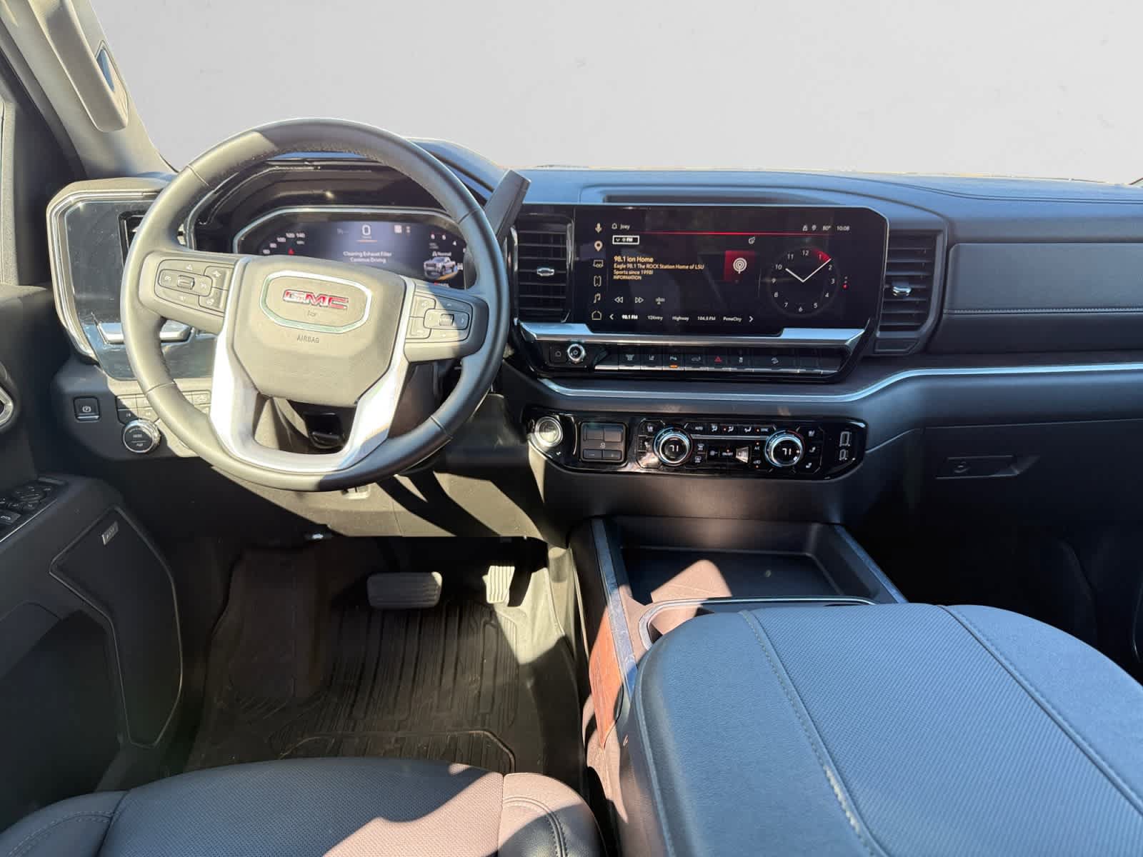 Used 2026 GMC Sierra 2500 SLT w/ SLT Premium Package AWD/4WD image 10