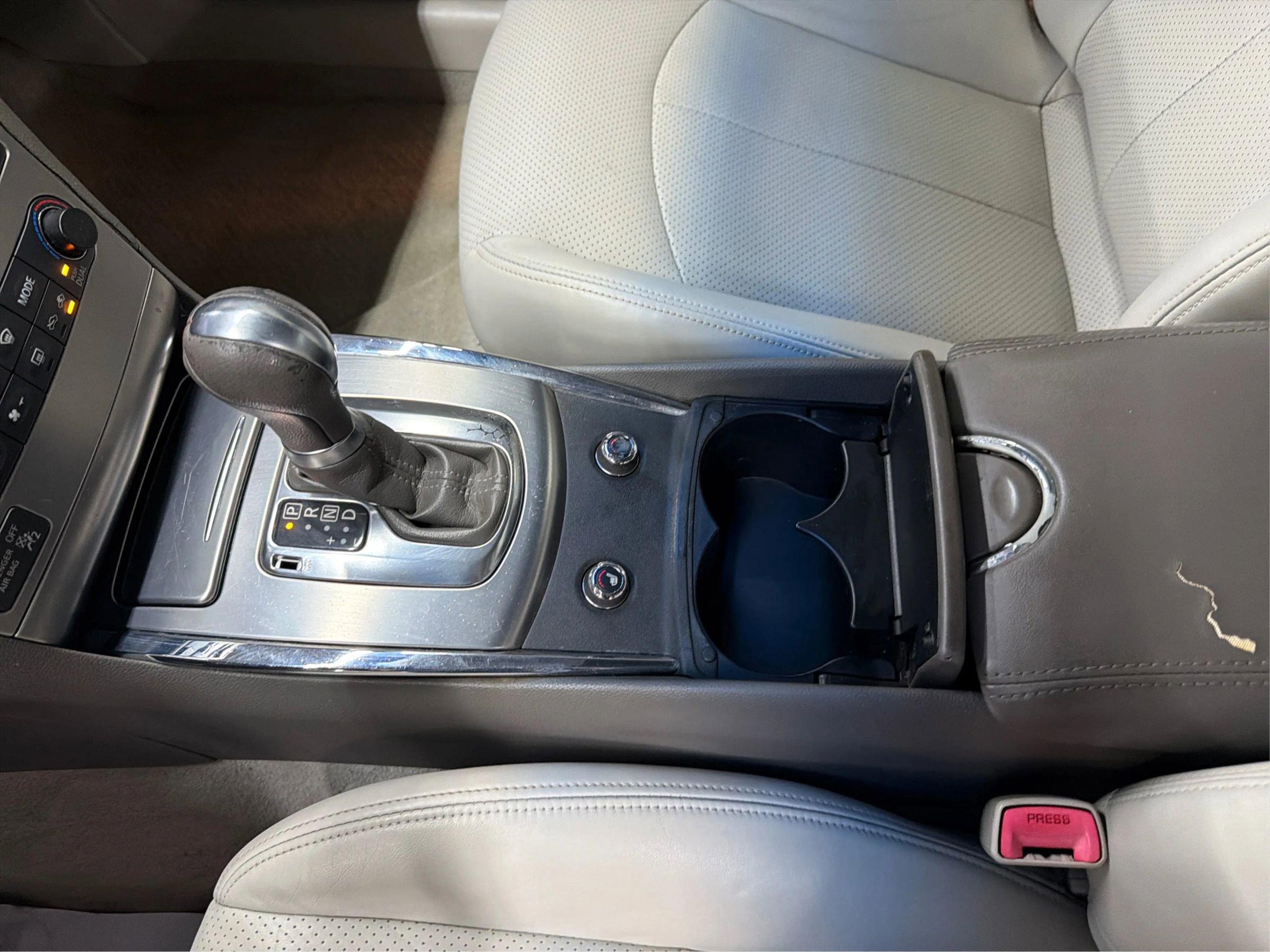 Used 2010 INFINITI G37 Journey w/ Premium Pkg image 36