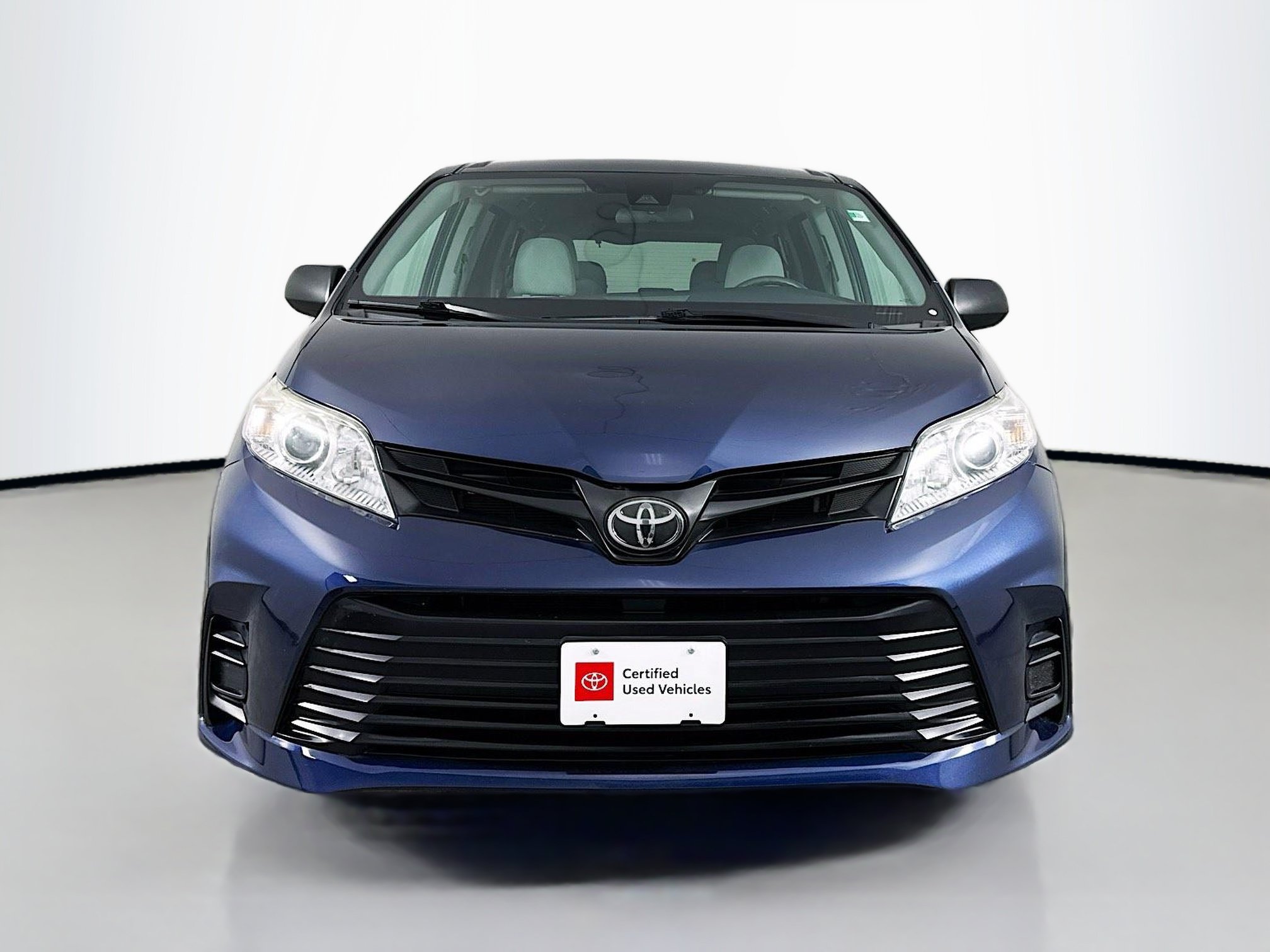 Certified 2020 Toyota Sienna L FWD image 2