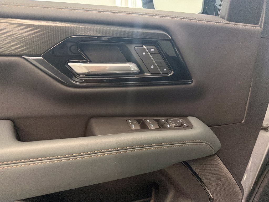 New 2026 GMC Yukon XL AT4 w/ LPO, Floor Liner Package AWD/4WD image 14