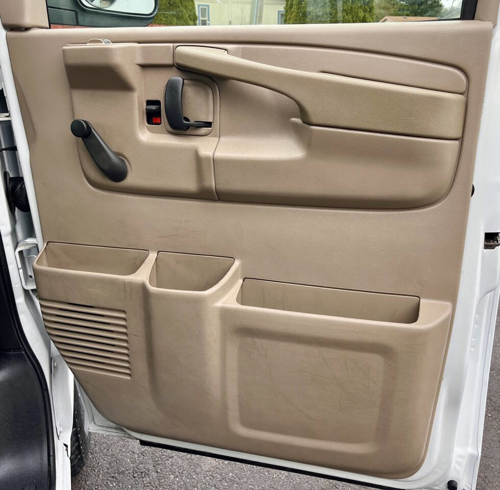 Used 2006 Chevrolet Express 2500 image 15