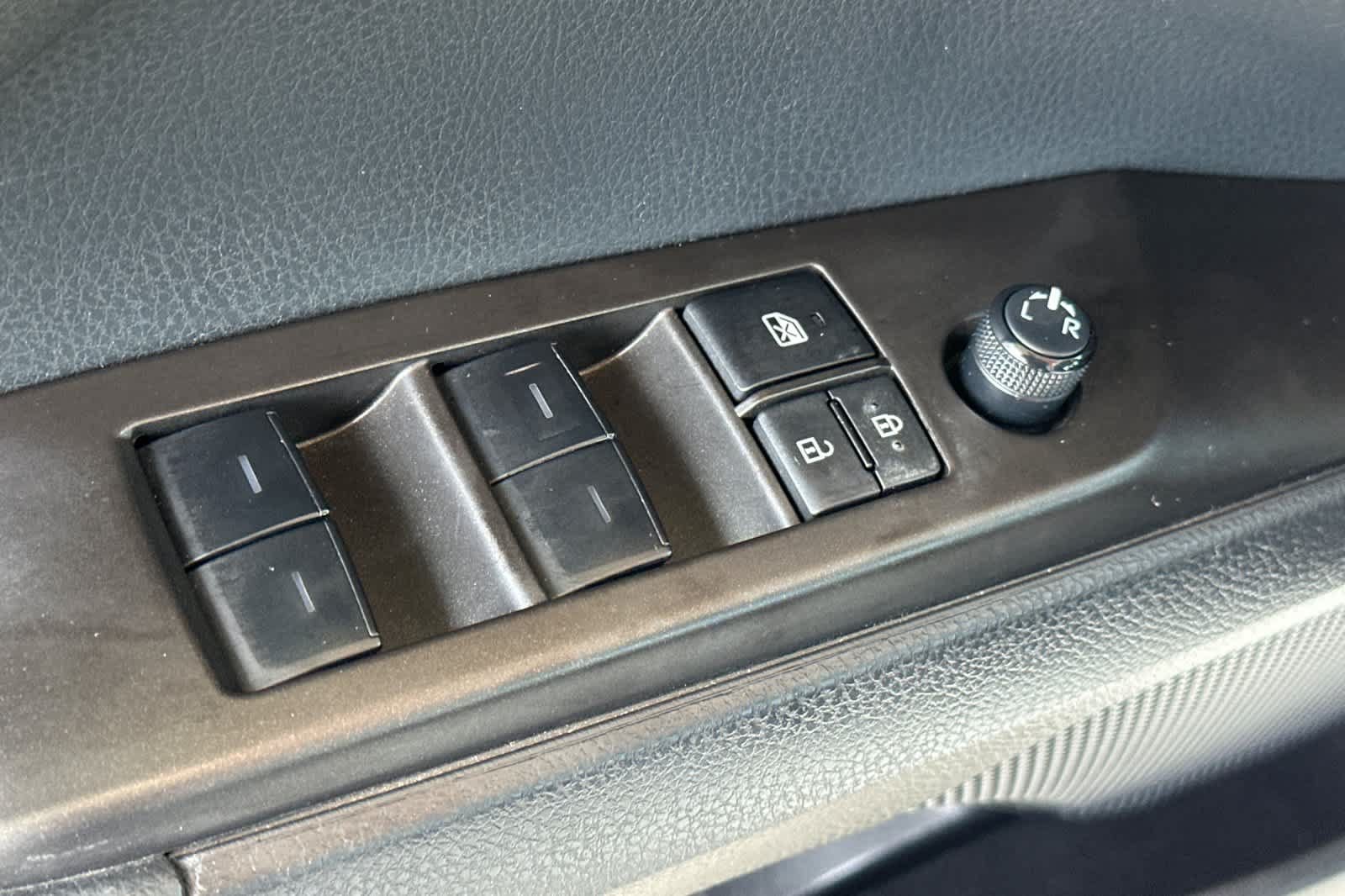 Used 2023 Toyota Camry SE w/ Audio Upgrade Package FWD image 13