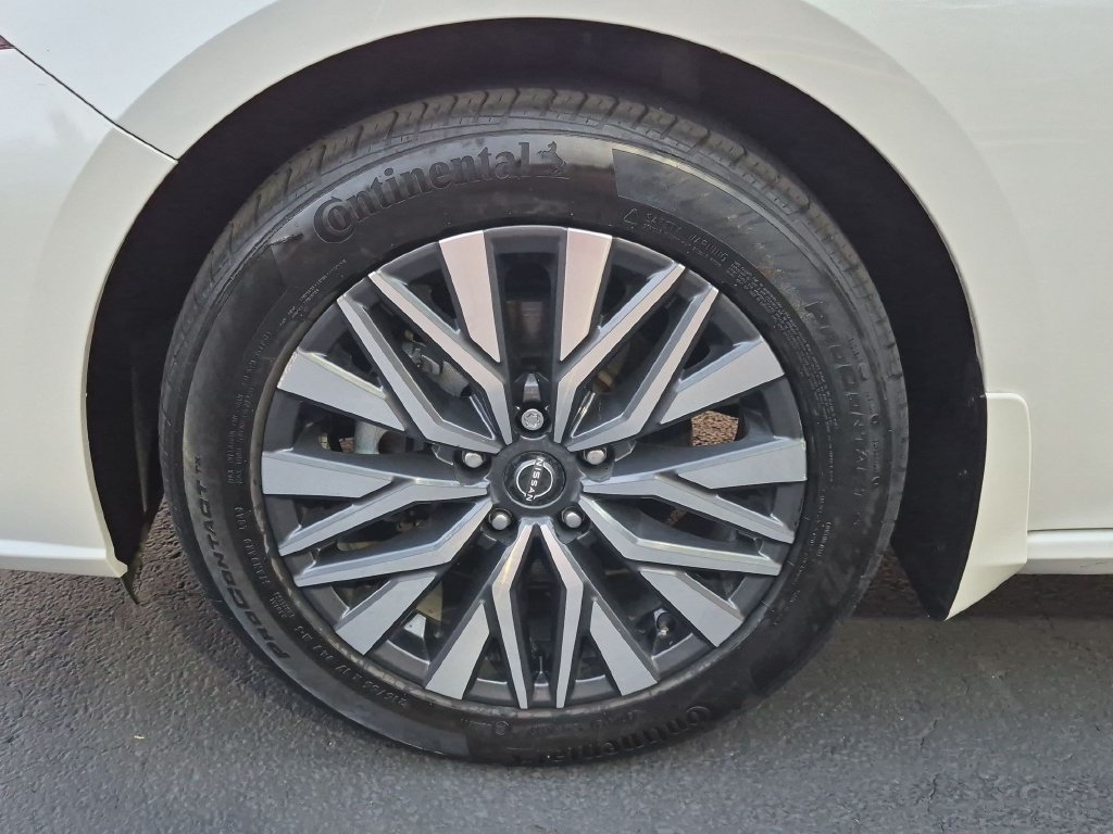 Used 2024 Nissan Altima 2.5 SV w/ SV Premium Package AWD/4WD image 9