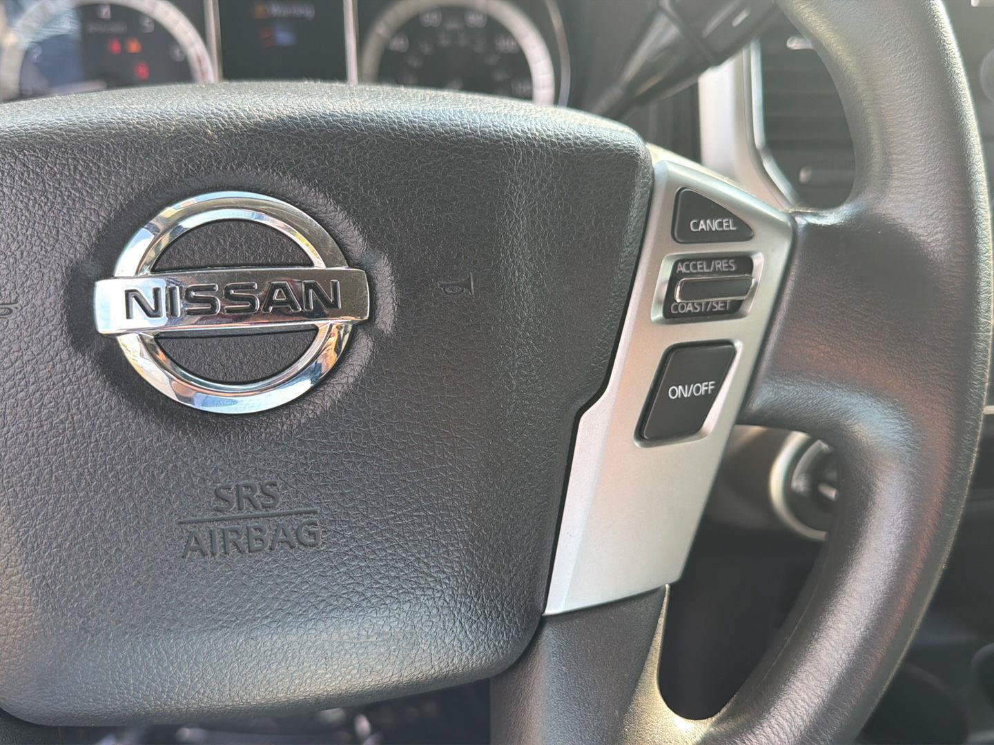 Used 2017 Nissan Titan SV AWD/4WD image 21