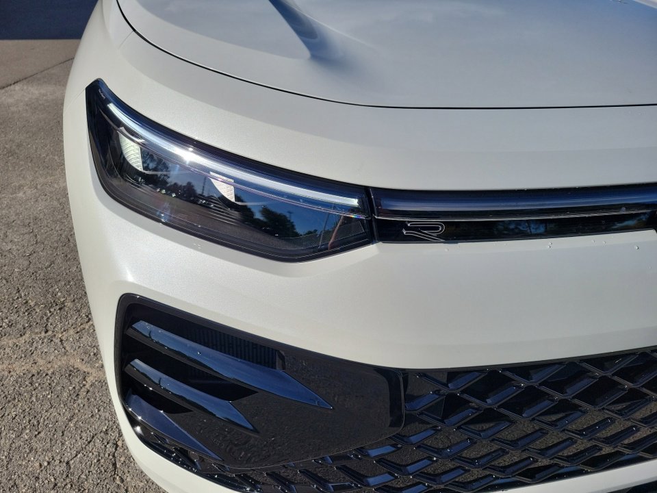 New 2026 Volkswagen Tiguan SEL R-Line image 24