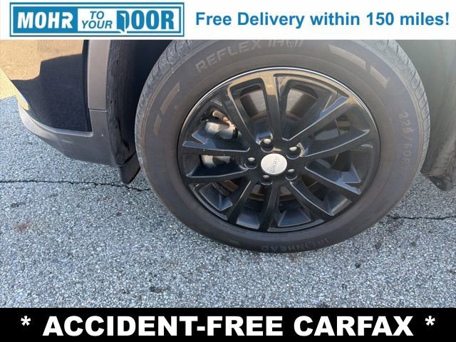 Used 2019 Jeep Cherokee Latitude Plus w/ Comfort/Convenience Group image 9