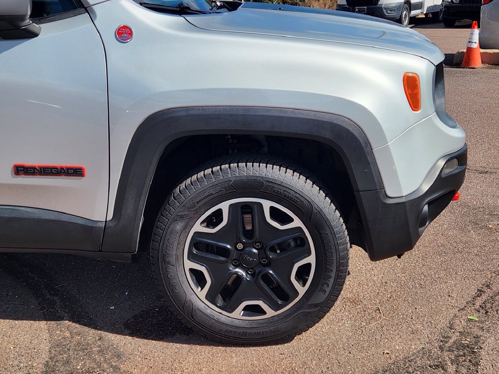 Used 2015 Jeep Renegade Trailhawk w/ Popular Equipment Group AWD/4WD image 29