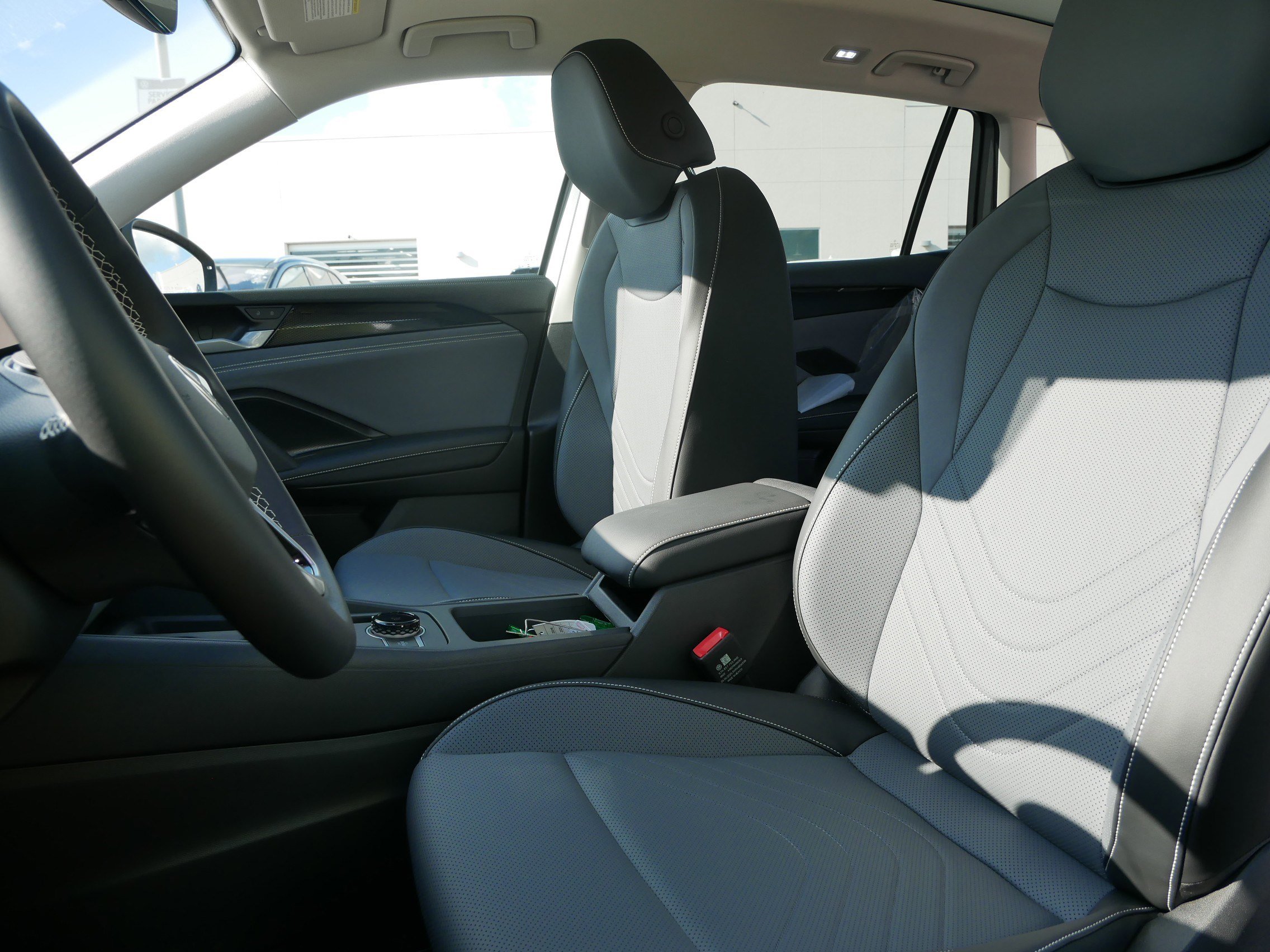 New 2025 Volkswagen Tiguan SE image 4