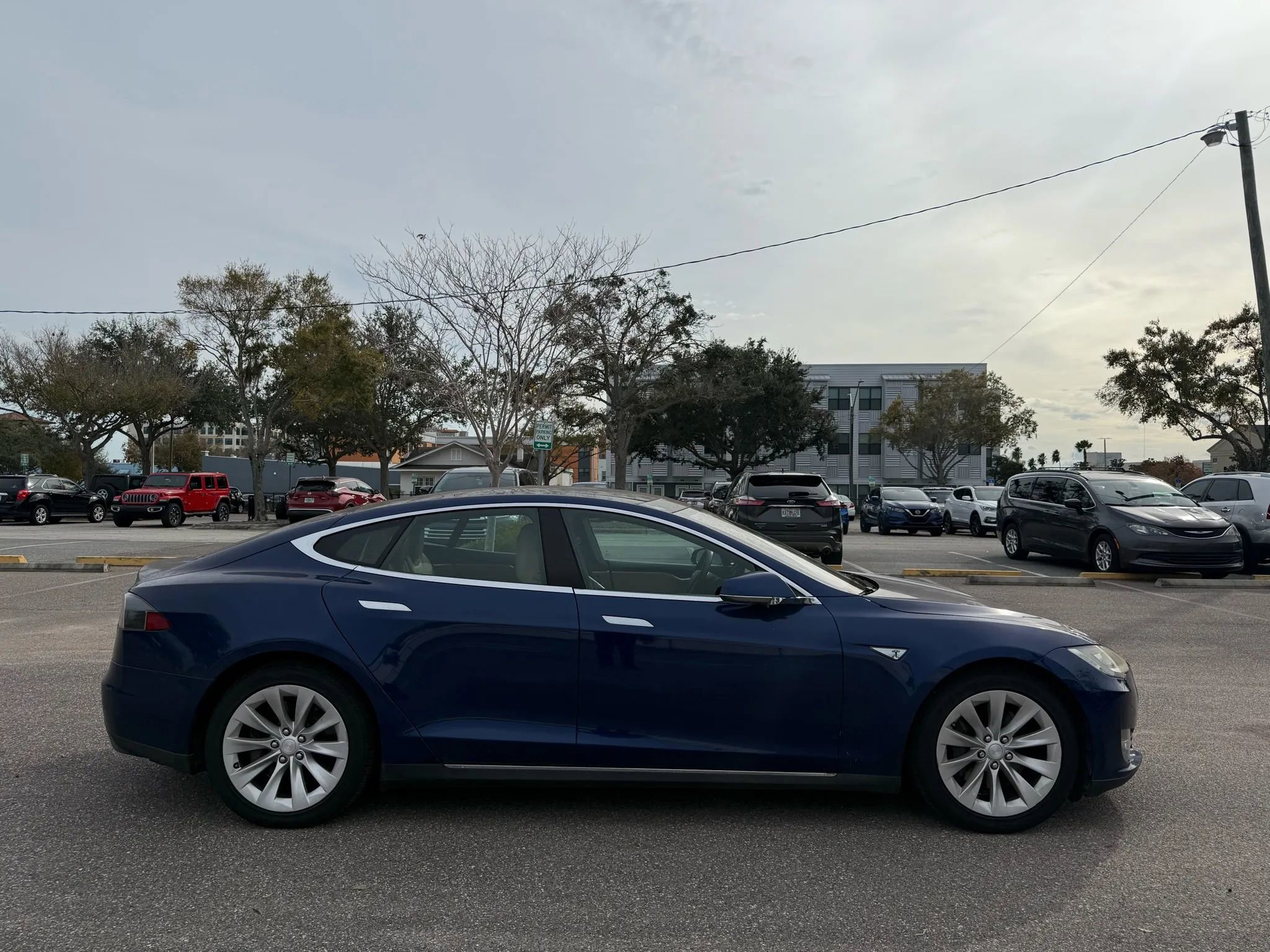 Used 2016 Tesla Model S 70 image 4