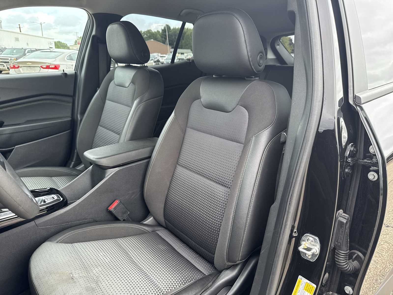Certified 2025 Chevrolet Trax LT FWD image 11