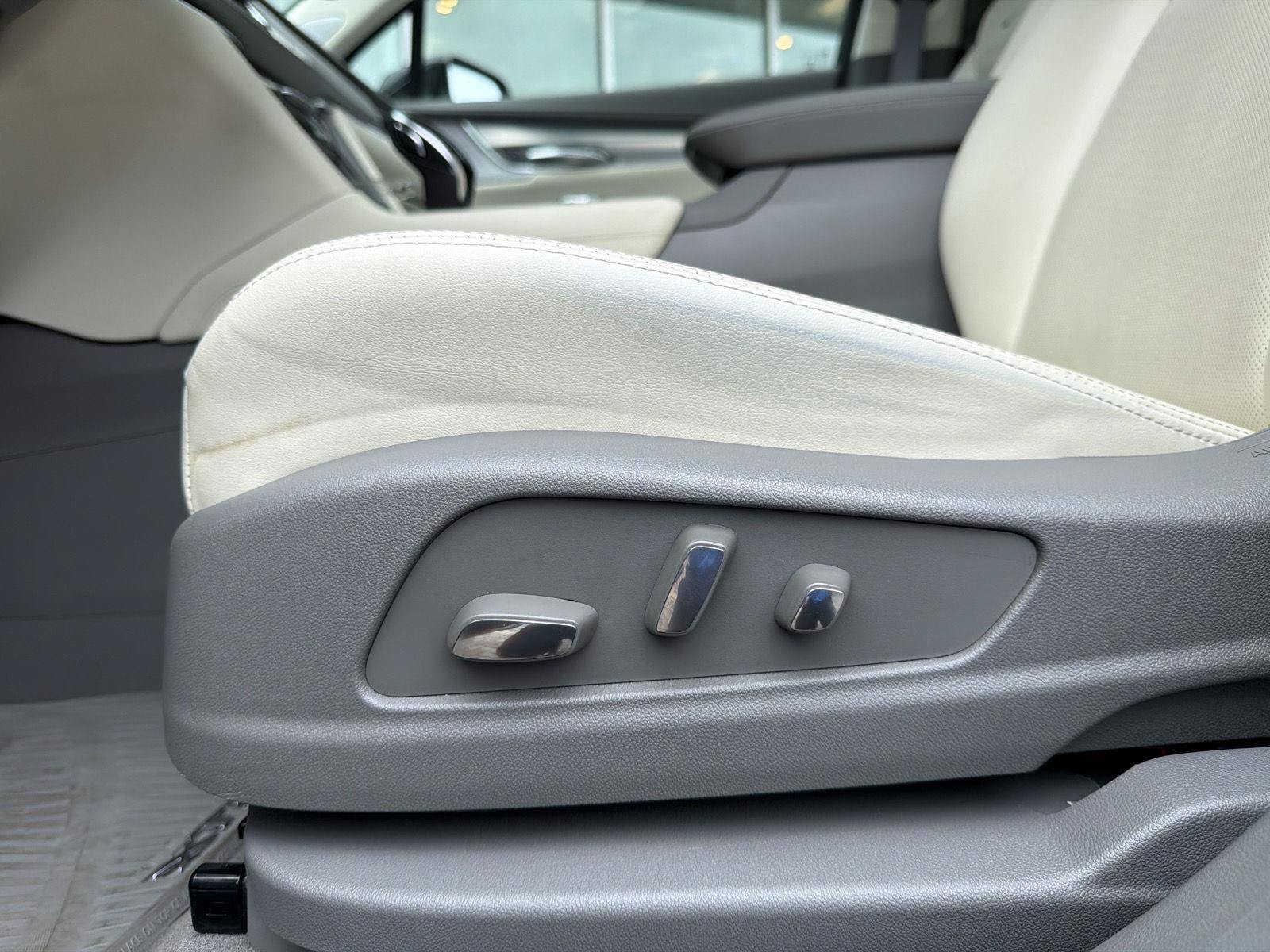 Used 2024 Cadillac XT5 Premium Luxury AWD/4WD image 17