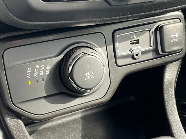 Used 2023 Jeep Renegade Limited w/ Limited Elite Group AWD/4WD image 39