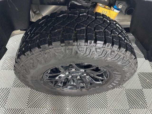 Used 2025 Chevrolet Colorado ZR2 w/ Midnight Edition image 11