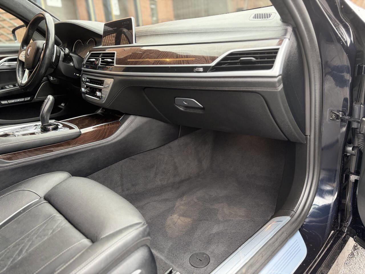 Used 2017 BMW 750i xDrive image 10