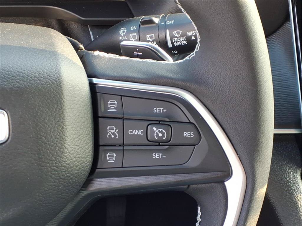 New 2025 Jeep Grand Cherokee Laredo X w/ Luxury Tech Group I RWD image 22